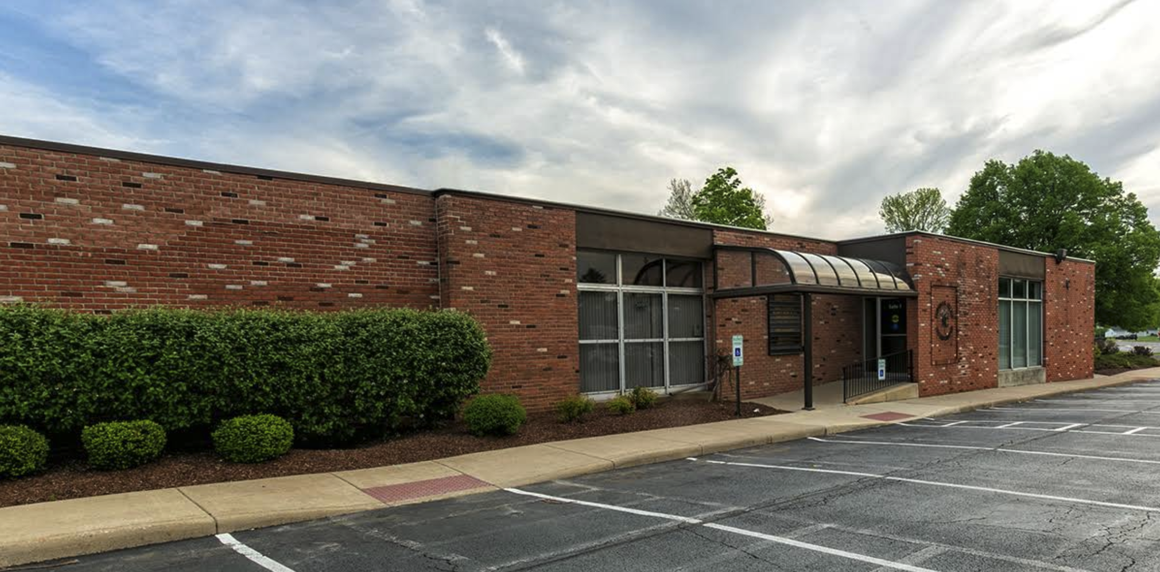 Exterior photography of the Northern Ohio Family Practice building.